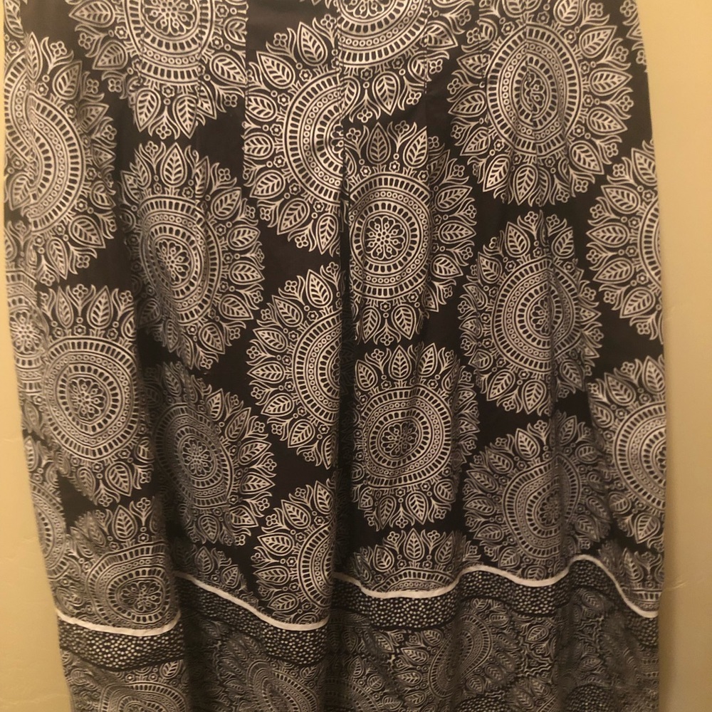 Black & white design cotton skirt skirt side zip size 8